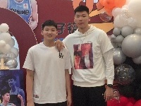范子铭弟弟获得蔡崇信篮球奖学金