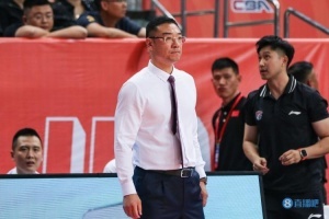 上海队不敌同曦 赛后主教练和球员表示反思
