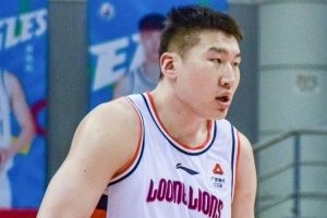 广州男篮将李炎哲交易至新疆，引发球迷热议