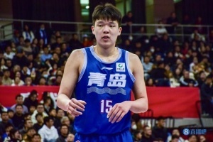 青岛男篮新星杨瀚森接受采访谈职业发展和技术不足