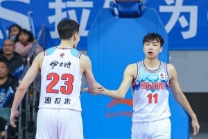 新疆球员阿不都沙拉木和齐麟入选男子篮球集训名单