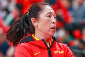 中国女篮在女篮奥预赛中惨败，主教练郑薇表示需要调整