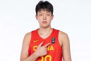 杨瀚森首秀惊艳，中国男篮以大胜蒙古