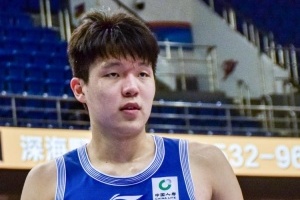 杨瀚森加练罚篮，青岛90-92不敌北京