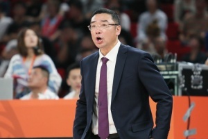 上海男篮季后赛首战：刘鹏揭秘战术布置
