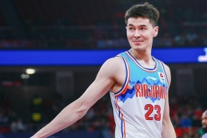 新疆男篮球员阿不都沙拉木接受《篮球》采访