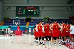 中国男篮在与澳门黑熊的教学赛中获胜