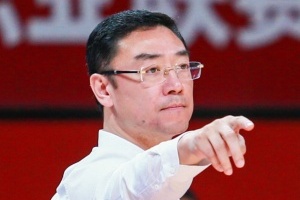 上海男篮官方宣布刘鹏正式担任球队主帅，李秋平继续任总教练