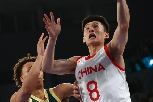 中国男篮热身赛不敌澳大利亚，表现仍有惊喜