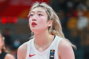 中国女篮精彩逆袭，战胜西班牙女篮！