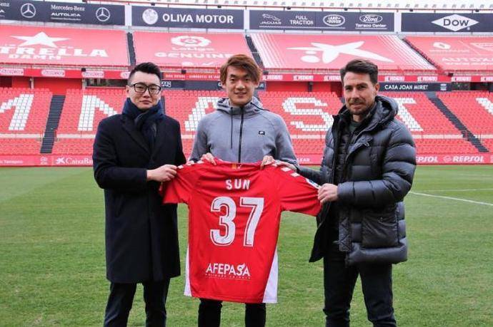 国青球员孙怡朋刚租借至西乙,目前注册在业余