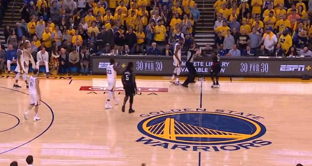 火爆!杜兰特和贝弗利冲突吃T双双遭驱逐