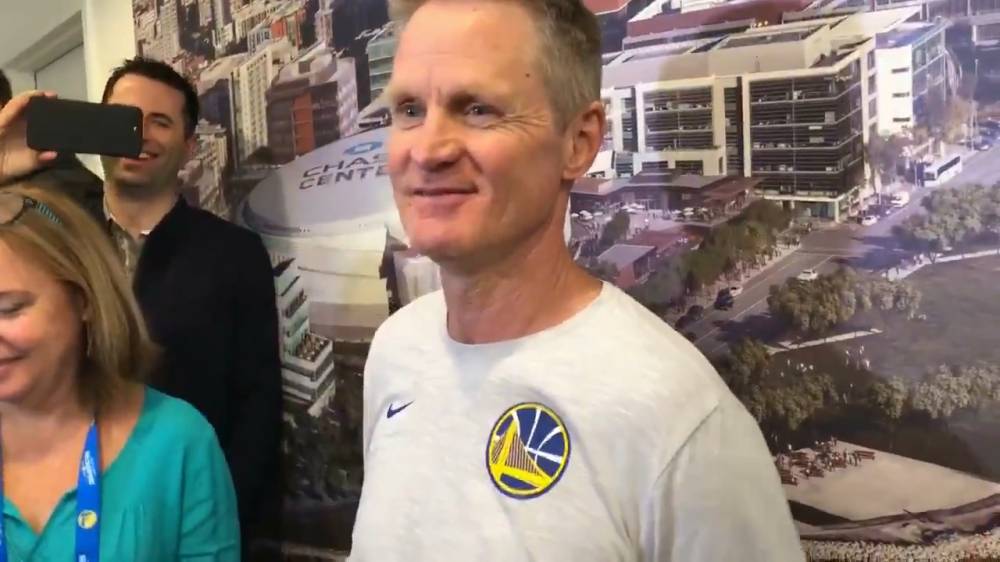 科尔打趣:我待过的8支球队都被裁判搞砸过 一