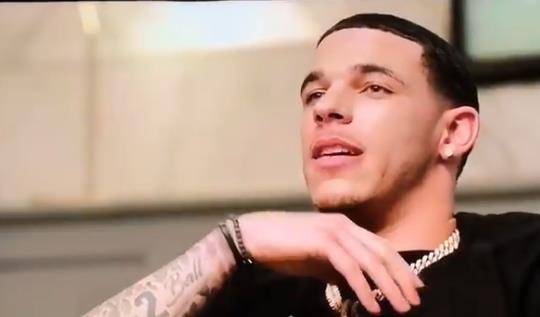 鲍尔透露遮掉BBB文身原因:看到它会想到福斯