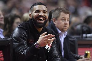 萊爾斯：為啥NBA冠軍要被稱作世界冠軍？Drake：整個聯(lián)盟都不理你