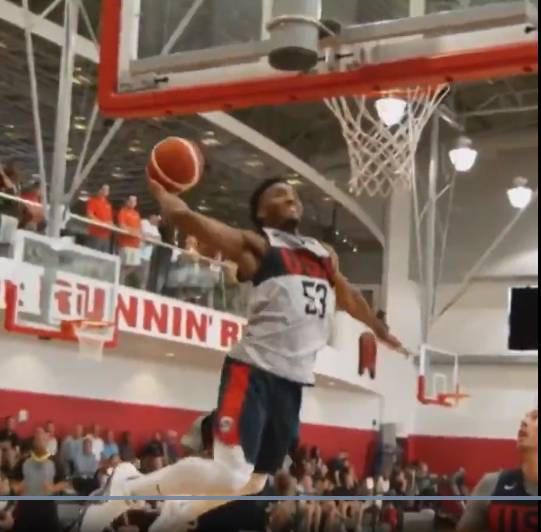 美国男篮训练营集锦:肯巴助攻米切尔完成空接