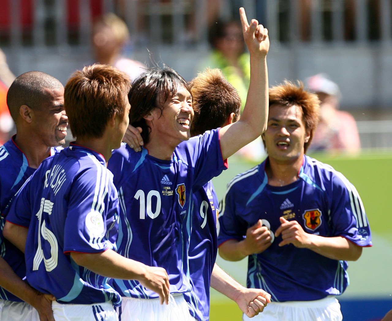 日媒：日本国家队邀请中村俊辅加入教练组，负责进攻和定位球