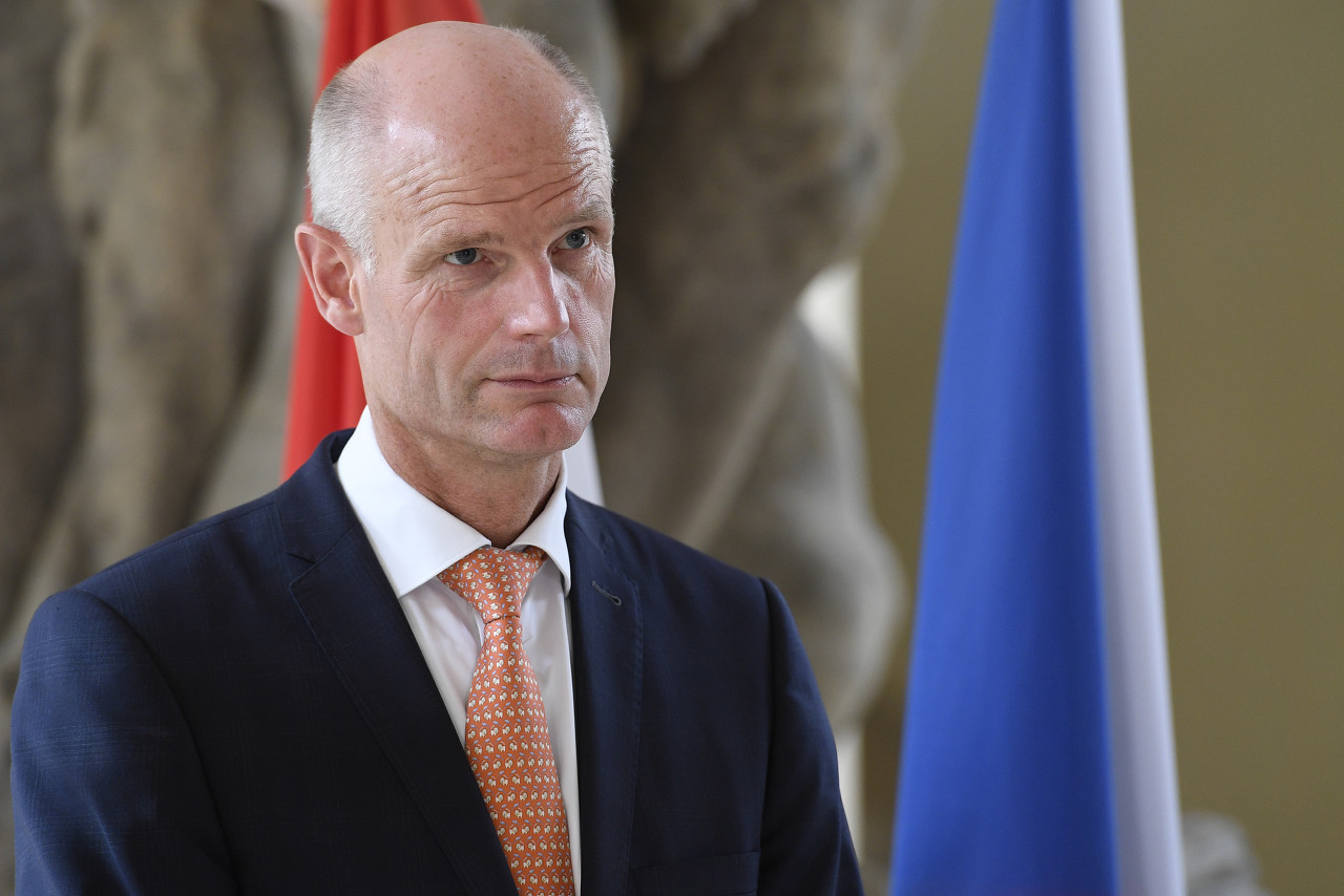 荷兰外交部长:我们对2022世界杯充满期待