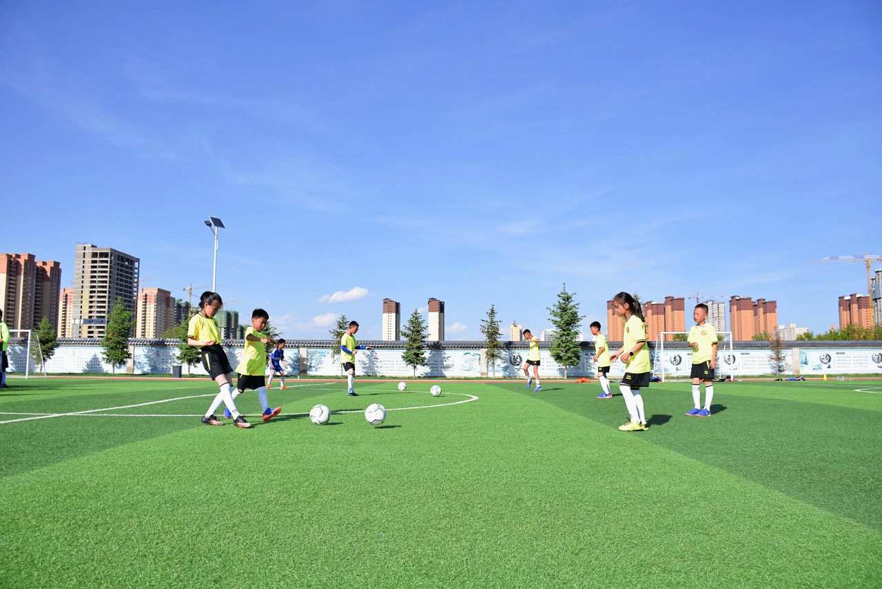 小球员通过足球养成终身受益品格，中国青训需要更多优秀基层教练