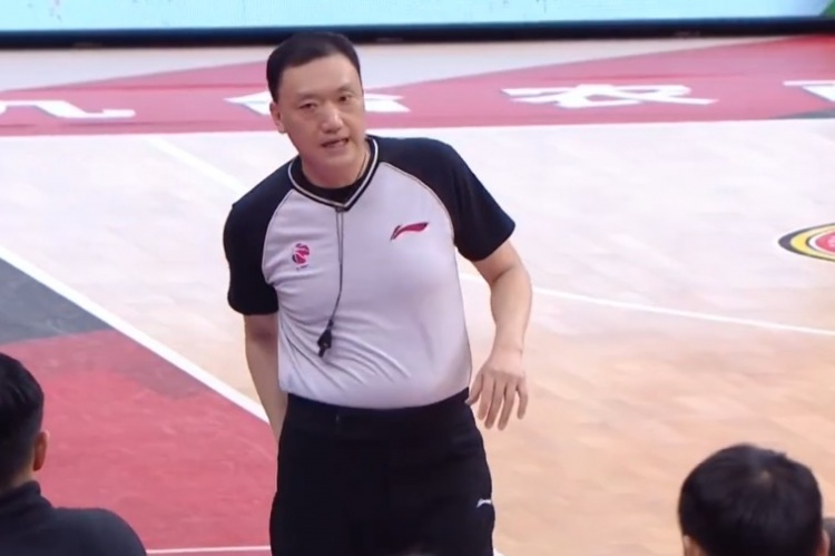 国际级裁判叶楠,曾是2019年篮球世界杯上的两名中国籍裁判之一(ao)