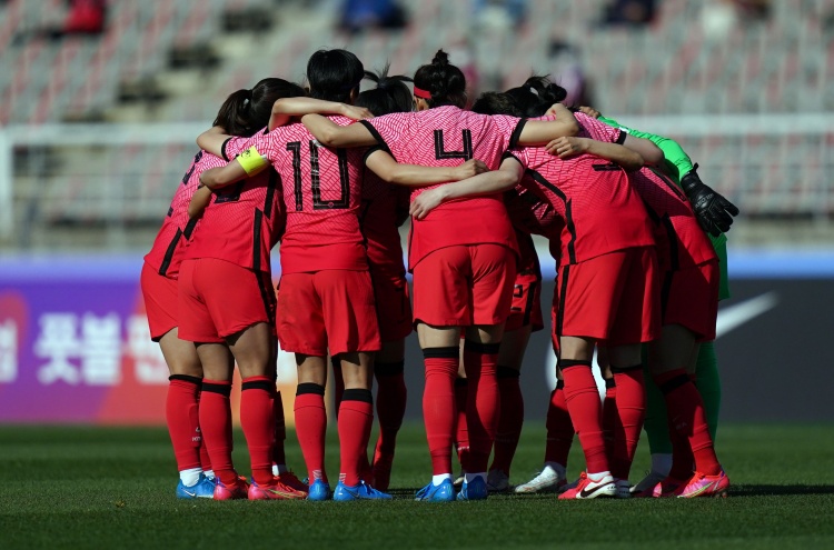 足球报点评女足奥预赛对手：朝鲜女足强悍归来，体能困扰韩国女足