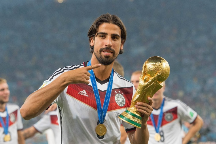 官方：34岁的德国中场、世界杯冠军赫迪拉宣布退役