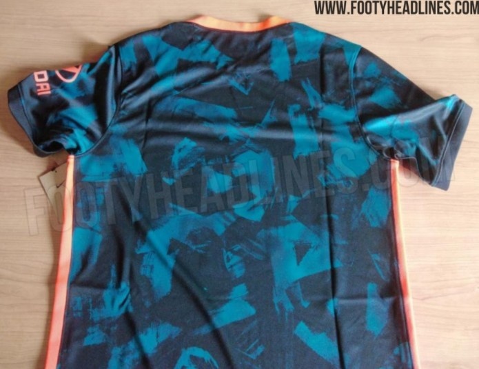 切尔西下赛季第三球衣曝光，配色以蓝、黑、红色为主