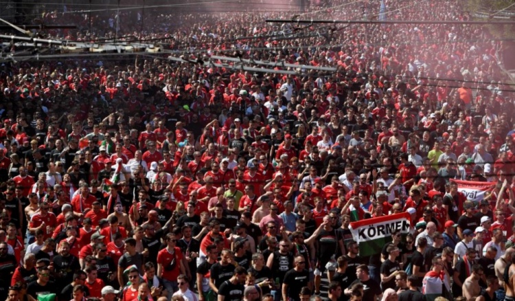 人山人海，足球归来！61000名球迷现场观战葡萄牙vs匈牙利