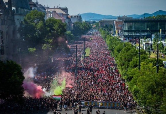 人山人海，足球归来！61000名球迷现场观战葡萄牙vs匈牙利