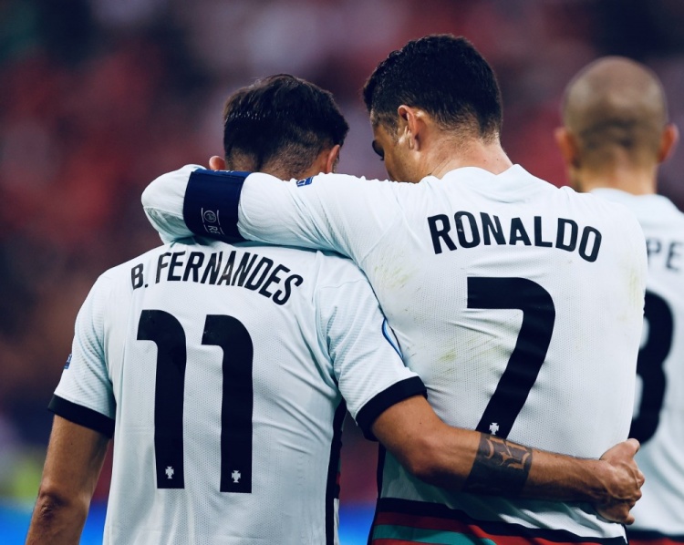 B费发文夸C罗：纪录粉碎机！