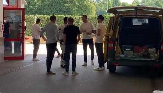 德天空记者:纳格尔斯曼正式抵达拜仁慕尼黑总部