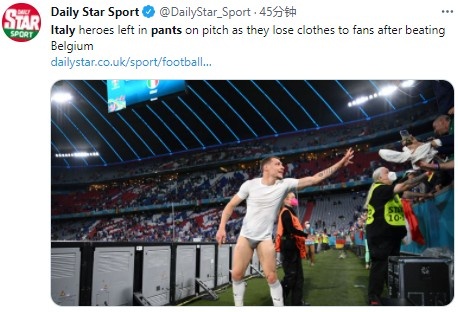 贝洛蒂赛后将球裤送给球迷,之后与卢卡库拥抱告别