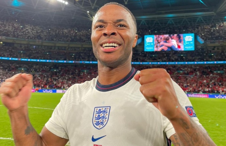 斯特林赛后避谈点球:他伸出了右腿,球进了才是最重要的