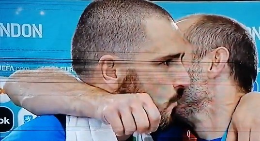 玄冥二老啵一下,赛后采访博努奇和基耶利尼亲吻脸颊