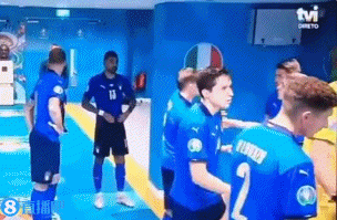 今日趣图:互换交易?巴萨是专业的