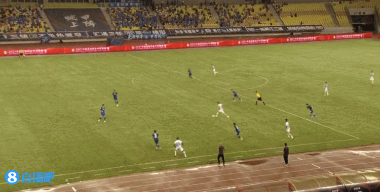 希克附体？罗森文四十米开外吊射破门，武汉三镇1-0领先南京