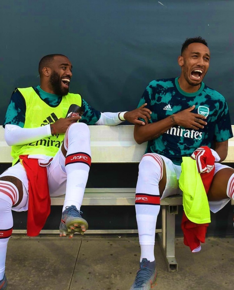 今日趣图：美洲杯冠军失业，直播跳舞维持生计