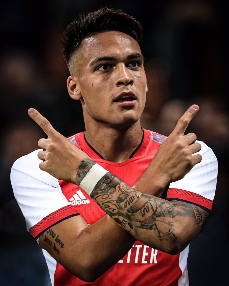 今日趣图：美洲杯冠军失业，直播跳舞维持生计