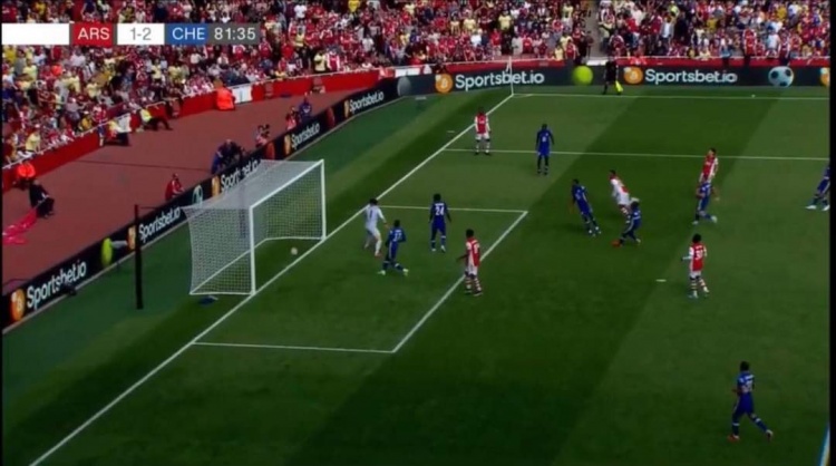 今日趣图：巴黎航母刚启航就翻了？