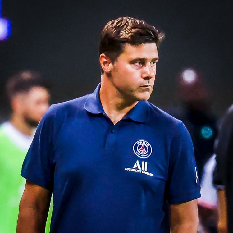 今日趣图：巴黎航母刚启航就翻了？