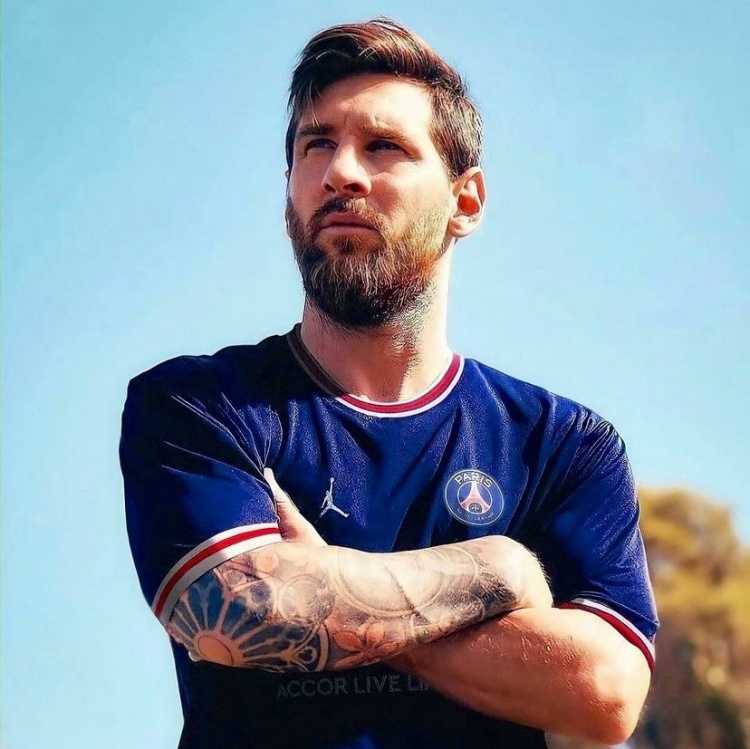 记者：西蒙尼亲自致电梅西邀其加盟，梅西认真考虑后回绝