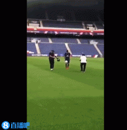 今日趣图：明年梅罗+内马尔相聚，为什么不呢