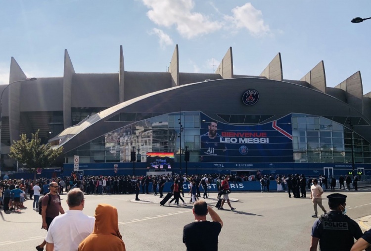 今日趣图：明年梅罗+内马尔相聚，为什么不呢