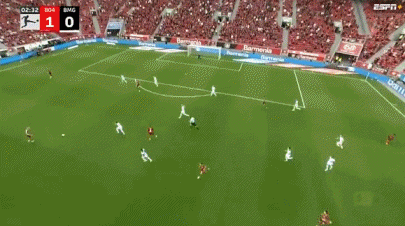 索默开场被动乌龙送礼,门兴客场0-4惨败勒沃库森