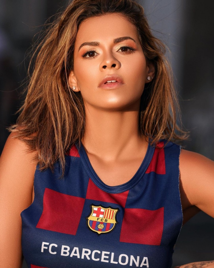 美女模特出价60万美元竞拍梅西纸巾,但出价后广告消失