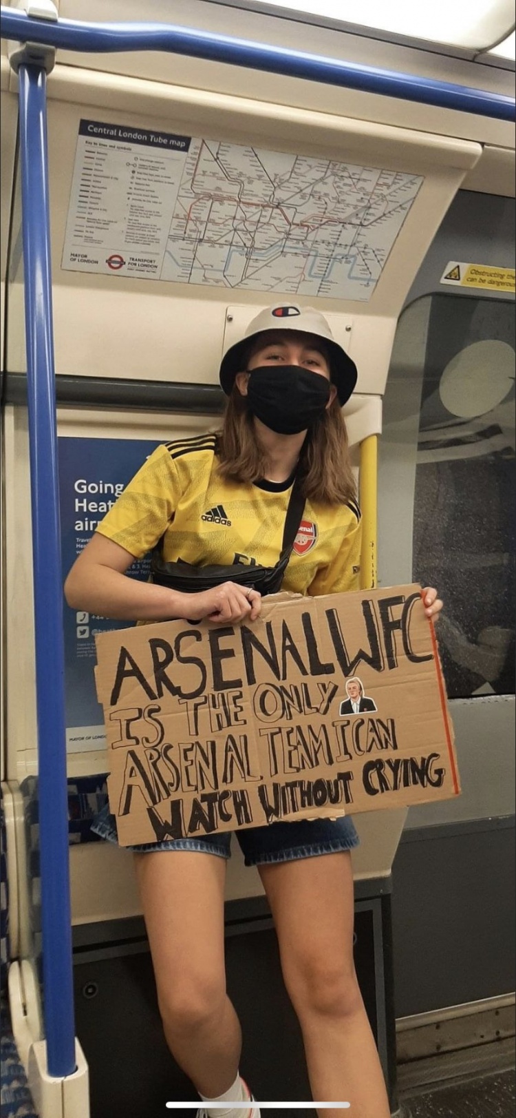 今日趣图：不管踢得怎样，自己的孩子怎能不爱