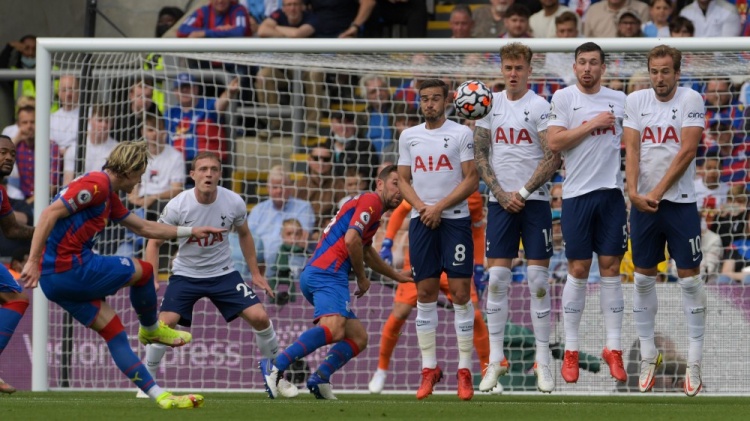 半场-戴尔伤退扎哈屡次造险 热刺零射门暂0-0水晶宫