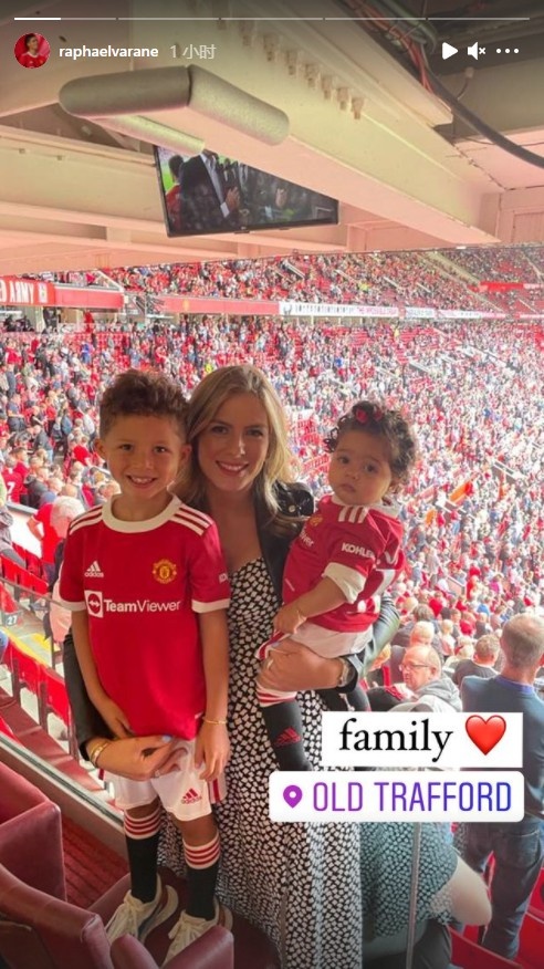 瓦拉内晒妻子和孩子老特拉福德观战照：“伐木累”?