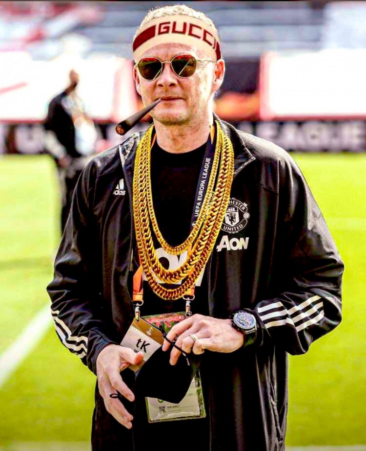 今日趣图:英超里唯唯诺诺,联赛杯我重拳出击