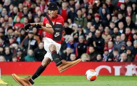 今日趣图:英超里唯唯诺诺,联赛杯我重拳出击